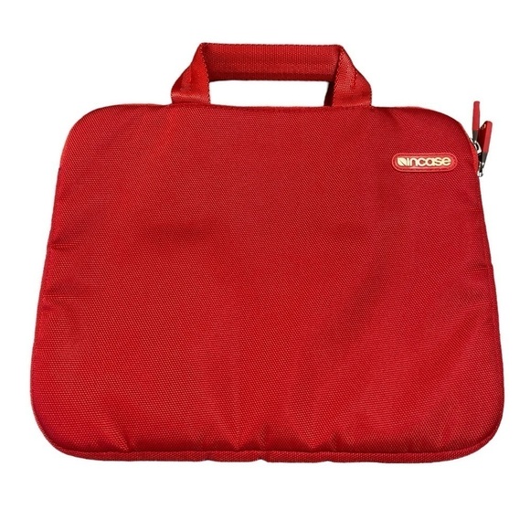 Incase Red Nylon Fits All iPads - Picture 1 of 11
